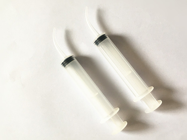 Disposable curved utility syringe 